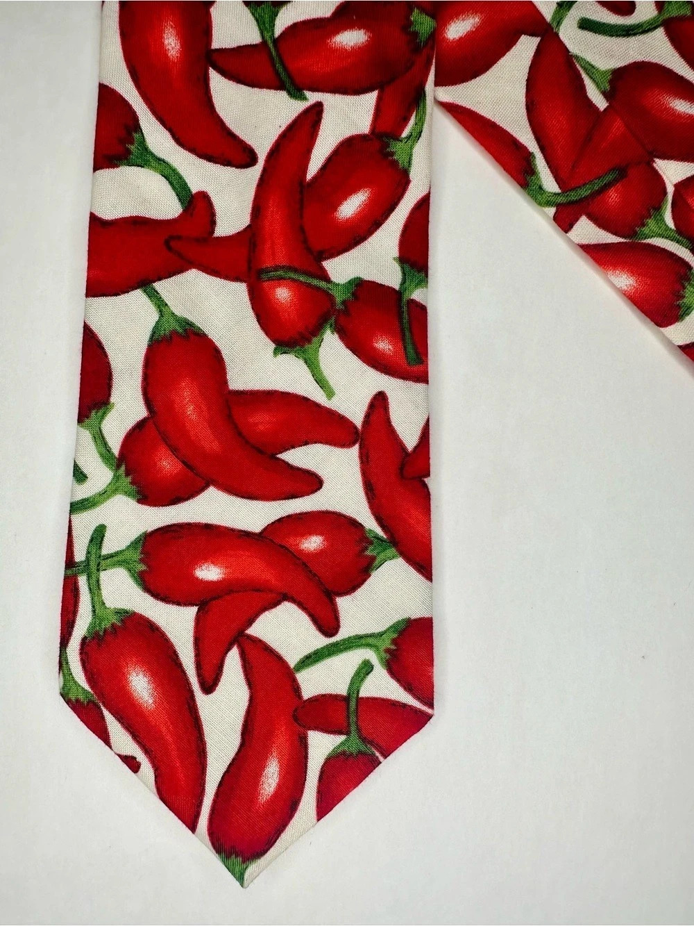 Red Chili Pepper TOWN & SQUARE 100% Cotton Classic Tie,3.75"